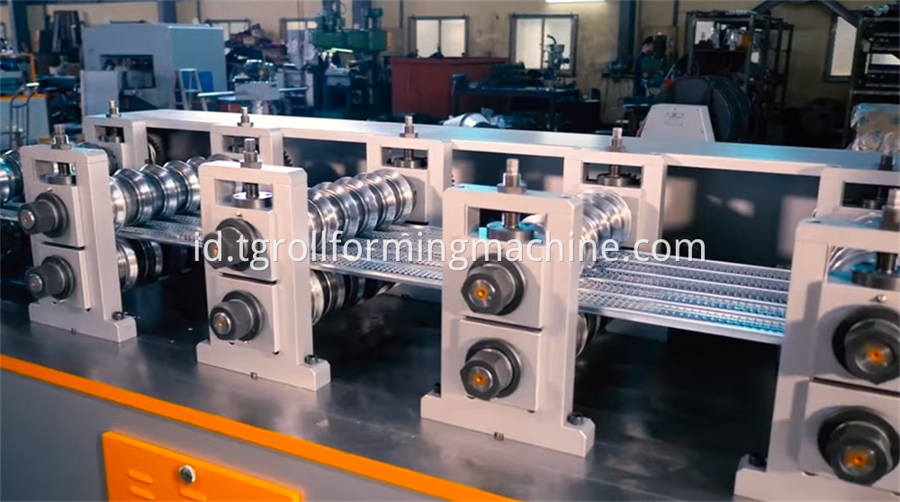High Speed Expanded Mesh Machine